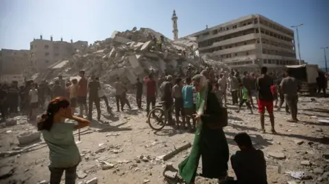 Heightened Artillery Bombardment Persists in Gaza City